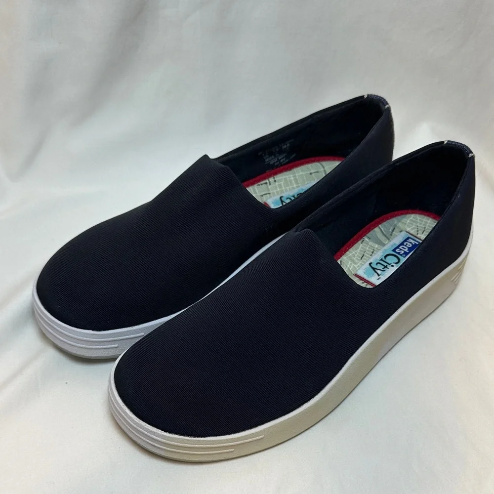 Easy Spirit Black Slip-On Shoes with Cream Soles